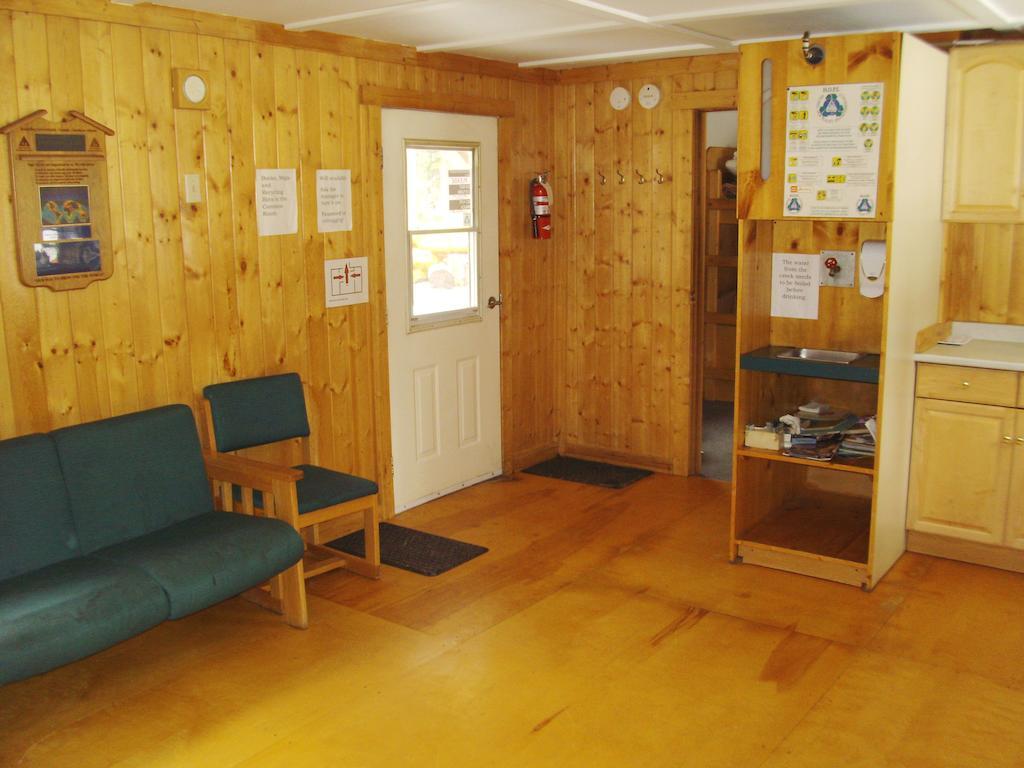 Hi Mosquito Creek - Wilderness Hostel Lake Louise Rom bilde