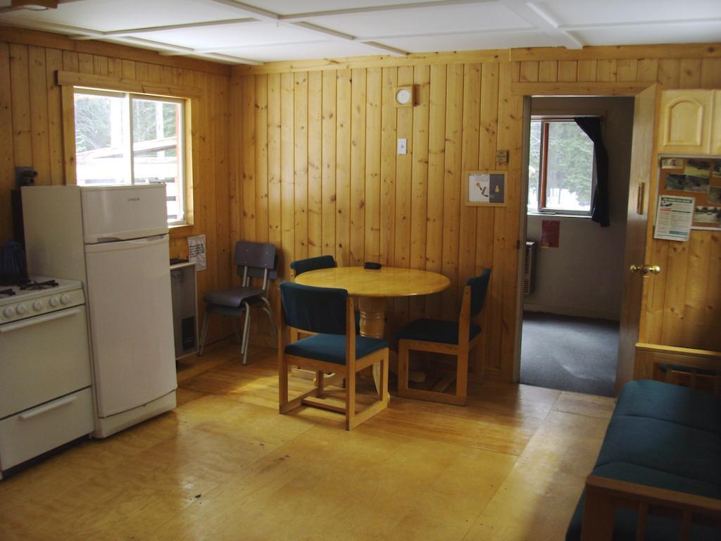 Hi Mosquito Creek - Wilderness Hostel Lake Louise Eksteriør bilde